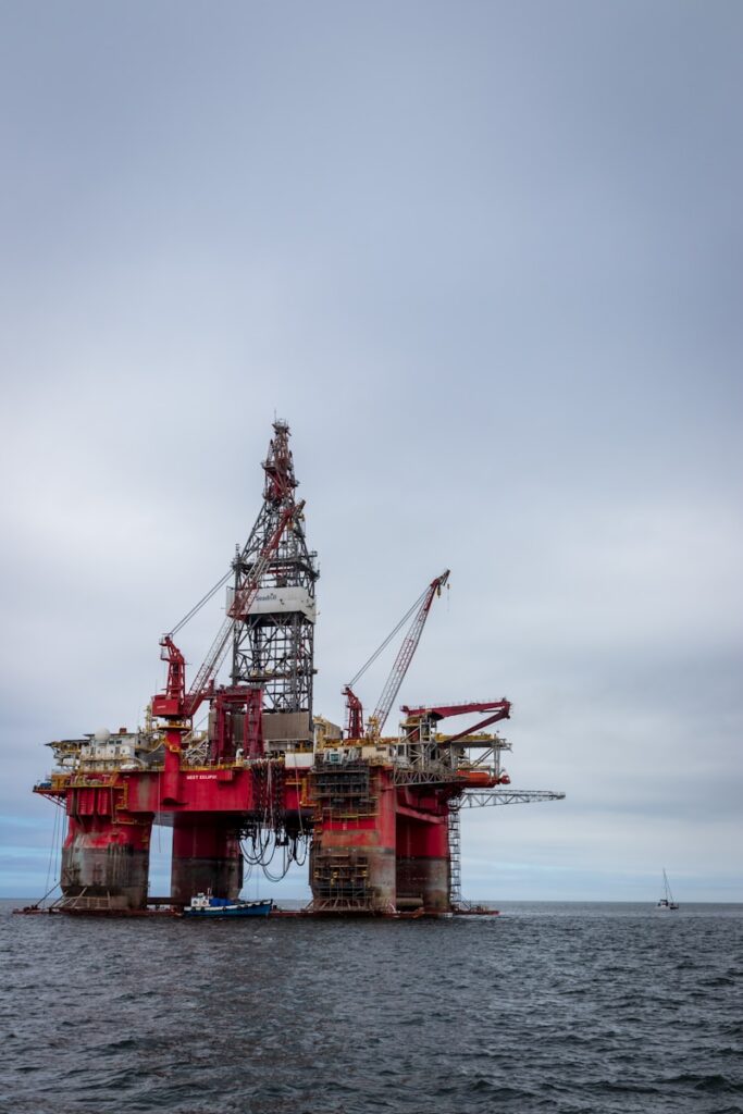Petróleo em queda: o que a turbulência tarifária revela sobre o futuro da economia global